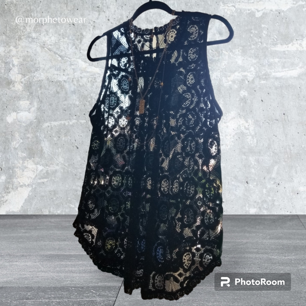 Sheer Black Lace pleated front crochet hem very intricate keyhole sleeveless XXL